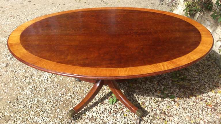 Good elegant antique breakfast table made of 'plum pudding' mahogany with satin wood cross banding, it has a proper four splay base instead of three and thin top with no frieze for maximum knee room. English circa 1790 

28