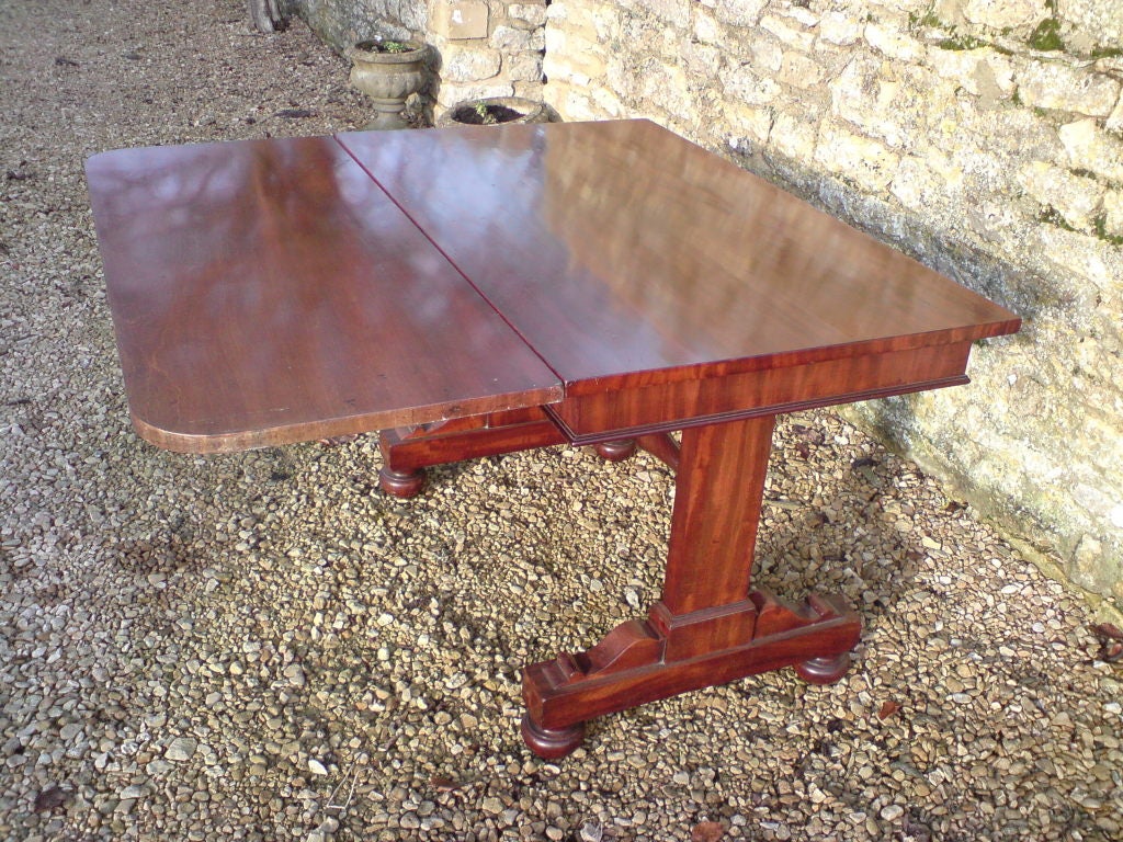 Mahogany Very Rare and Useful Early 19th Century Extending Libary / Dining Table For Sale