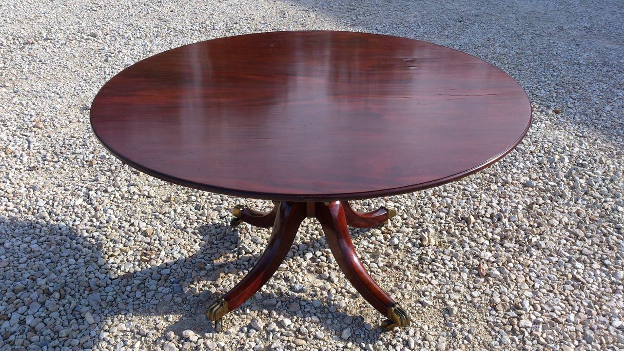 Fine and elegant George III period mahogany extending breakfast or centre table, very much like a Jupe table, this table extends through the addition of sliding bearers and additional leaves, whereas the Jupe table most often extended by rotating