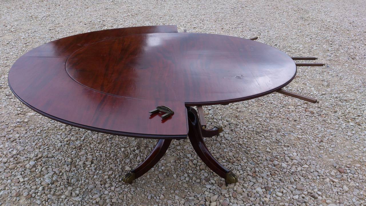 Round Extending Antique Dining Table In Good Condition In Gloucestershire, GB