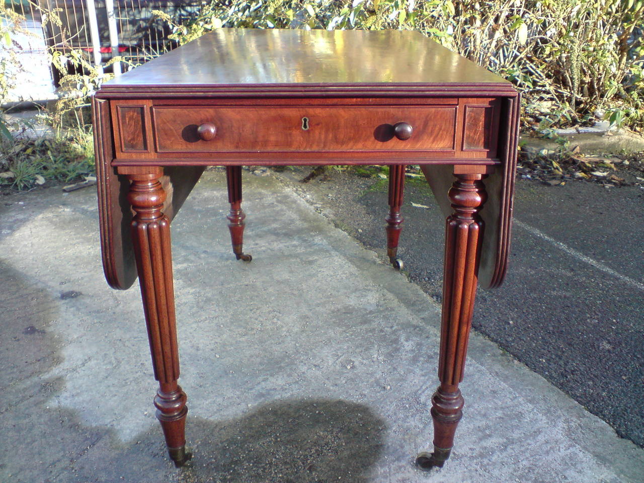 pembroke table antique