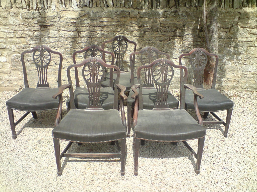 Set of Seven 18th Century English George III Period Dining Chairs In Good Condition For Sale In Gloucestershire, GB