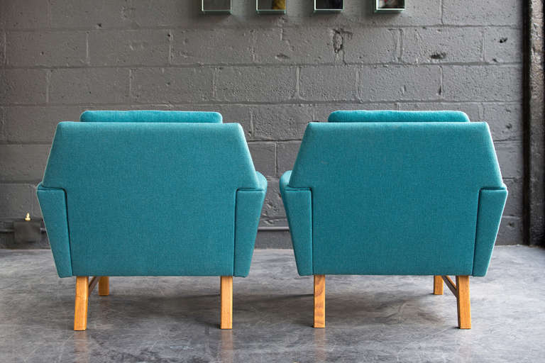 Pair of Scandinavian Modern Chairs 1
