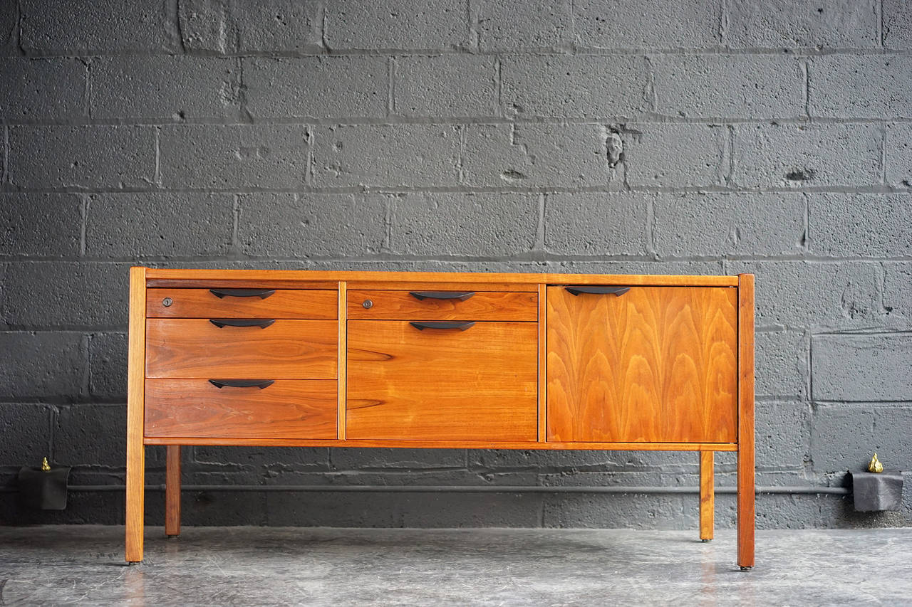 Jens Risom Credenza In Good Condition In Brooklyn, NY