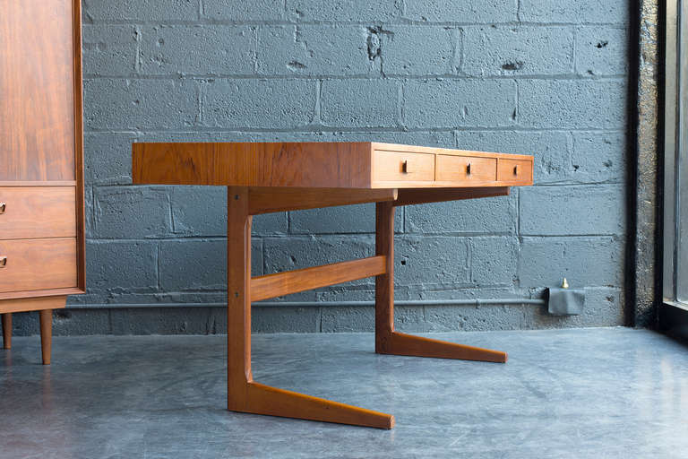 Expressive cantilevered form, teak construction, three drawers, finely constructed, nice condition, and presentable from every angle.
