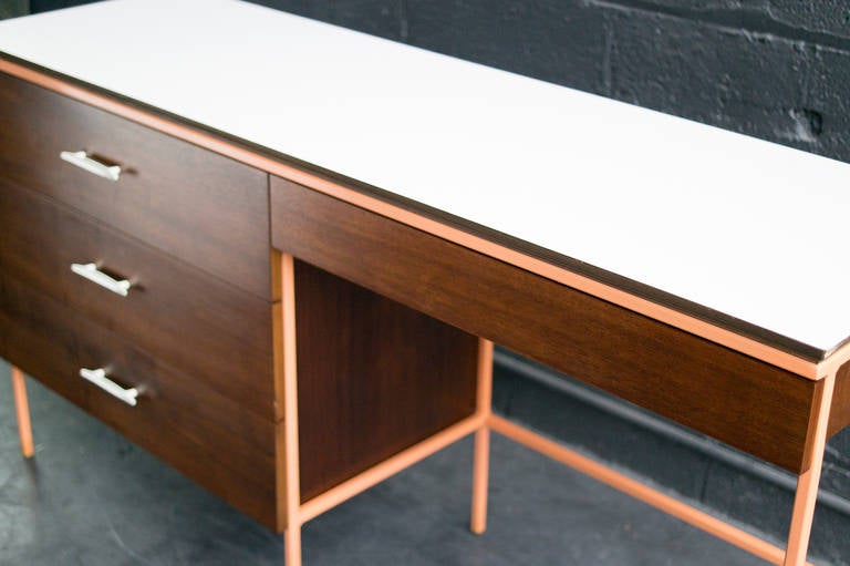Desk by Vista Furniture In Good Condition In Brooklyn, NY