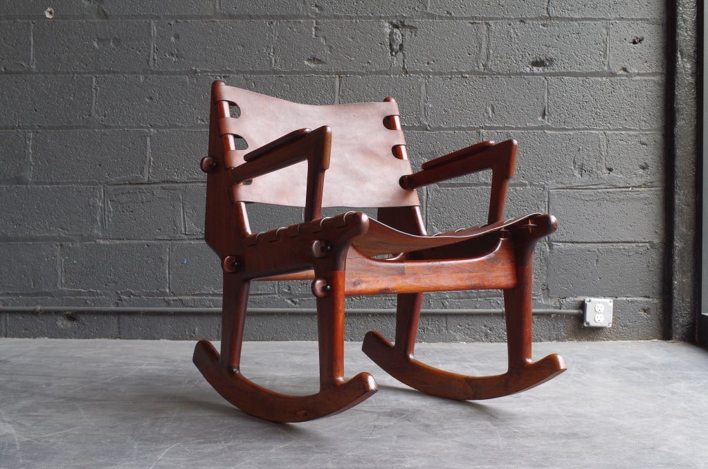 T. Caivinagua Rocking Chair In Good Condition In Brooklyn, NY