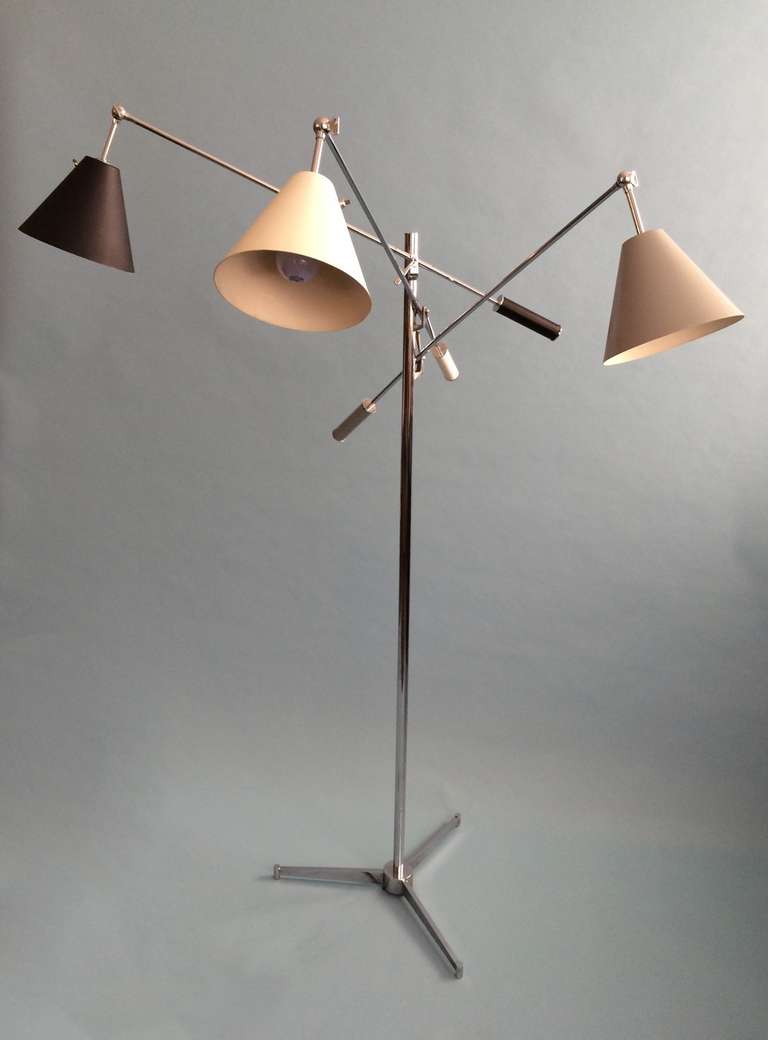 Arredoluce exhibited a similar three arm lamp at the IX Tiennale in 1951.  Later that year Arredoluce produced this lamp and called it the, 