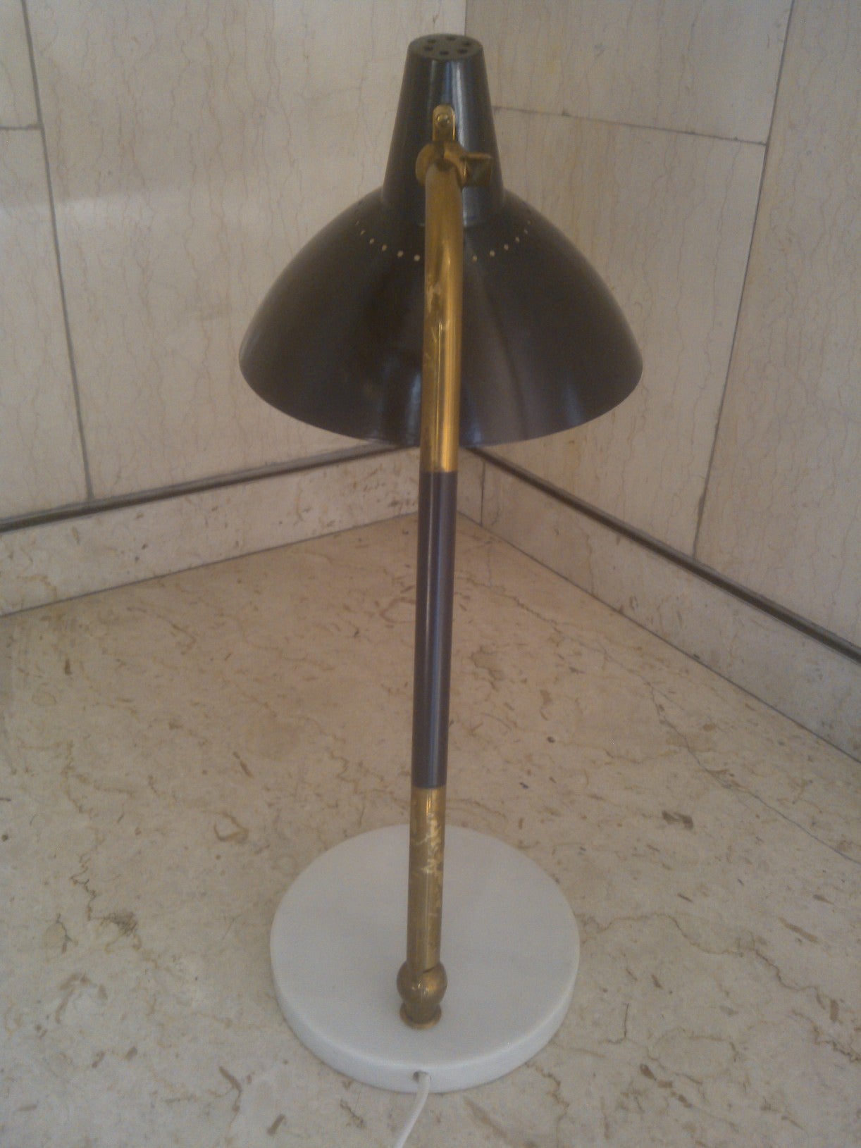 Table lamp, Design Stilnovo 1958.
Marble base, stello in brass, diffuser light metal painted original brass details.
