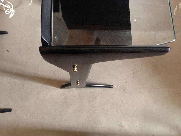 Pair of bedside tables, design, Ico Parisi, in perfect condition, in black lacquered wood, brass fittings, glass top.