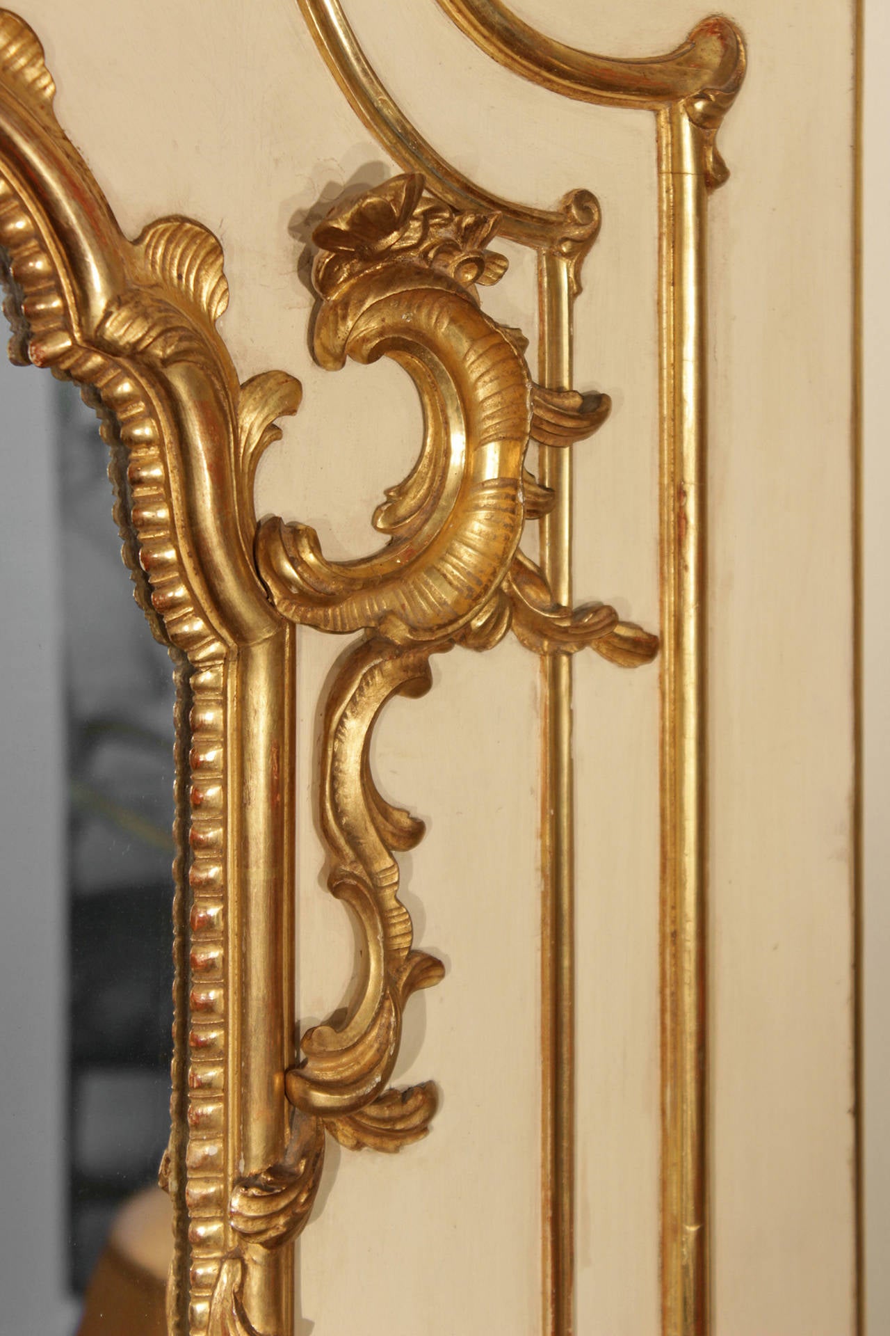 Pair of French 19th Century Louis XV Style Patinated and Giltwood Trumeaux In Excellent Condition In West Palm Beach, FL