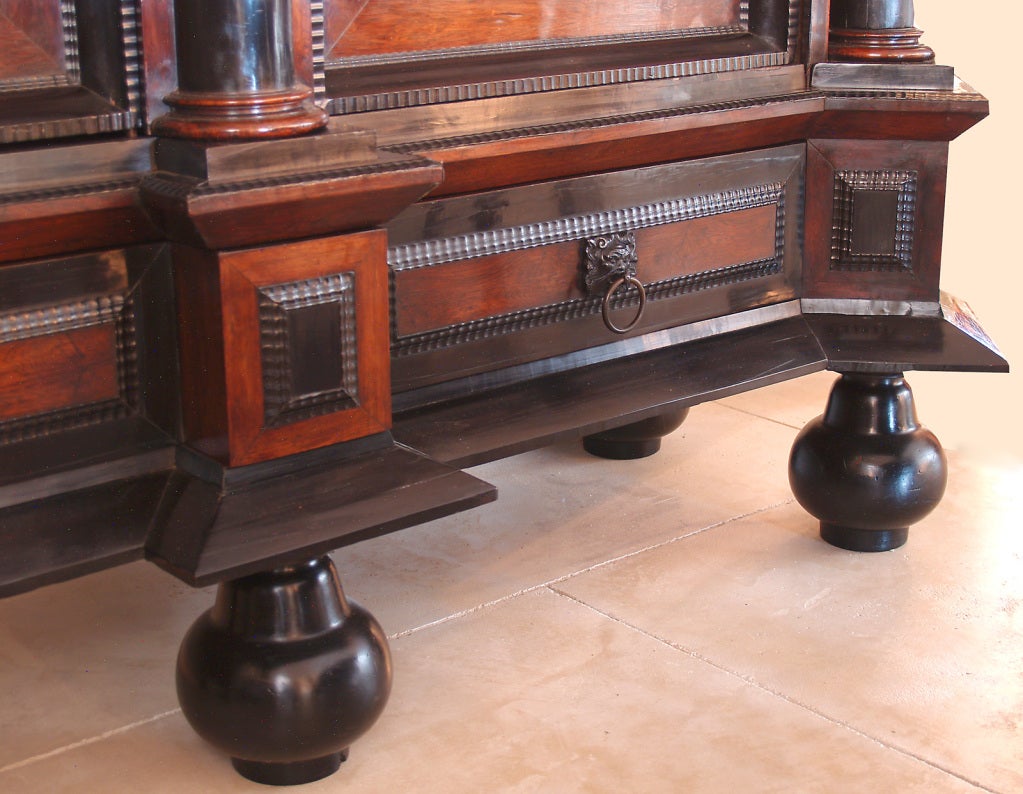 18th Century and Earlier 18th Century Dutch  Meubles à Coussins  Ebony Kussenkast
