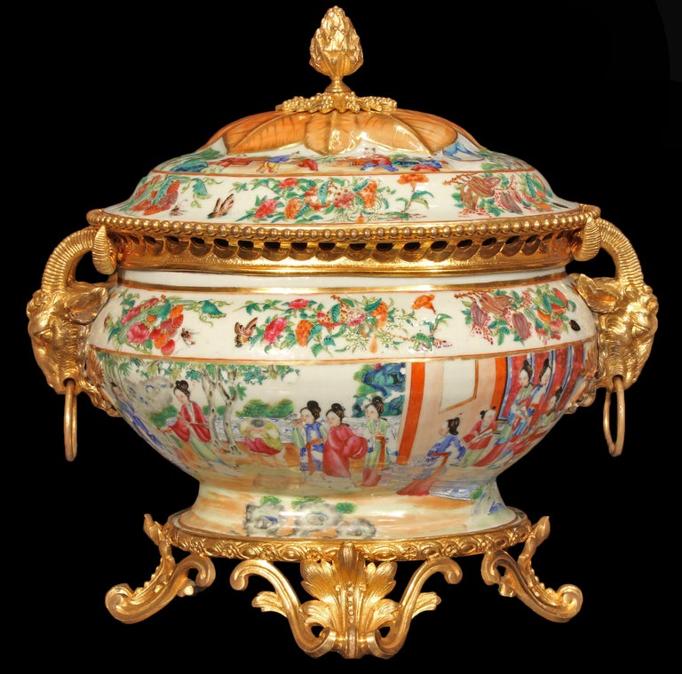 French 19th Century Famille Rose Porcelain Centerpiece With Exquisitely ...