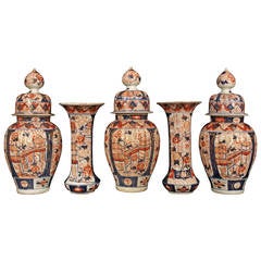 19th Century Garniture Set of Five Imari Porcelain Vases and Lidded Urns 1