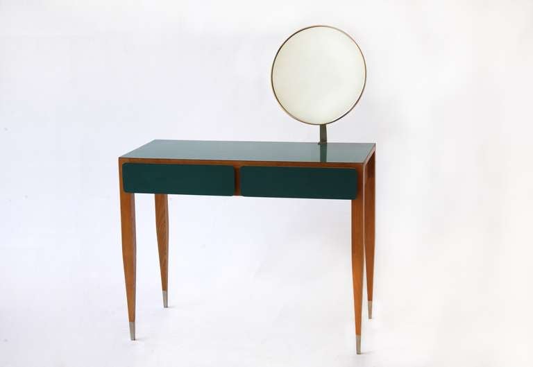 Important and rare vanity dressing table designed by Gio Ponti for the rooms of the Hote Parco dei Principi in Roma in 1964 and manufactured by Giordano Chiesa
with adjustable nickel palted brass Fontana Arte circular mirror glass
ash,laminate,