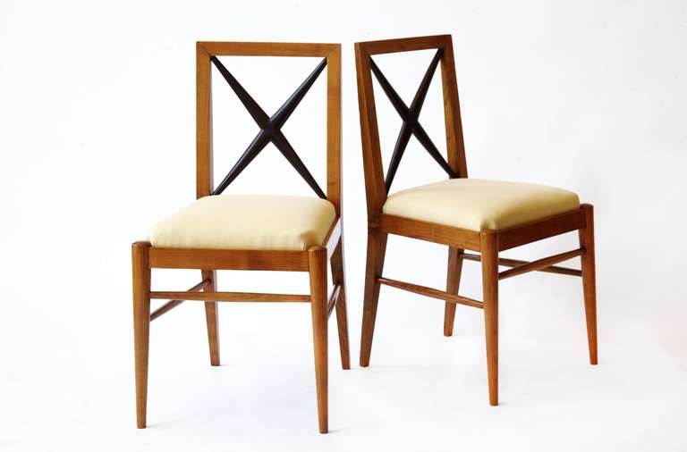 Important pair of TOMASO BUZZI chairs, circa 1936
elm wood and black laquared olm, fabric 

available with an amrchair  of the same original  forniture 

Misure: h 85,  47 x 45 cm