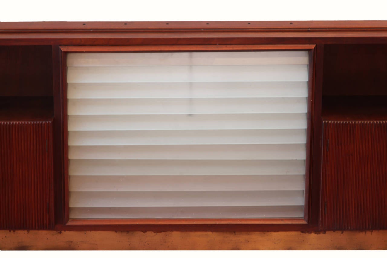 Großer italienischer Wandschrank aus Mahagoni und Glas, Bücherregal von Dassi, 1940 (Italienisch) im Angebot