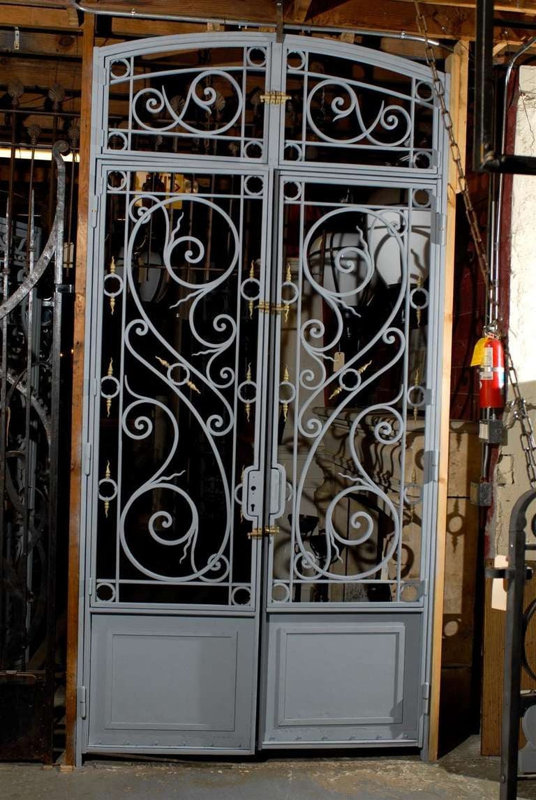 Louis XV 19th Century Parisian Wrought Iron and Bronze Entryway For Sale