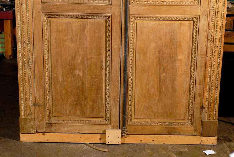 19th Century French Entryway with Finely Carved Details and Hardware In Good Condition For Sale In Atlanta, GA
