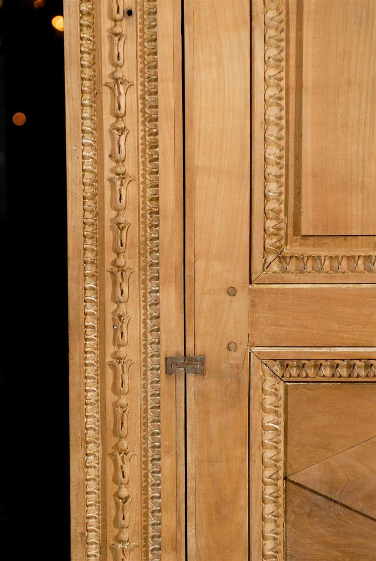 19th Century French Entryway with Finely Carved Details and Hardware For Sale 4