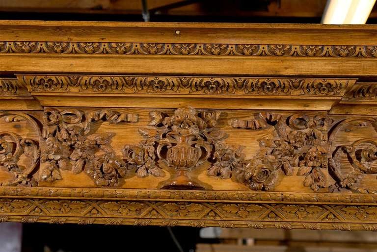 Early 19th c. Finely Carved Pine Georgian Mantel For Sale 3