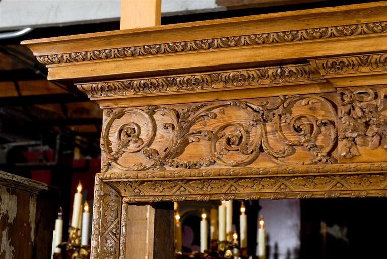 Early 19th c. Finely Carved Pine Georgian Mantel For Sale 4