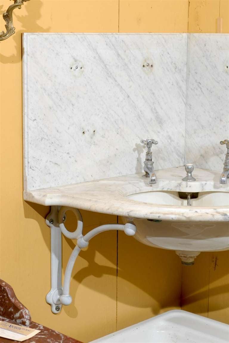19th C. English Marble Corner Sink with Fixtures For Sale 1