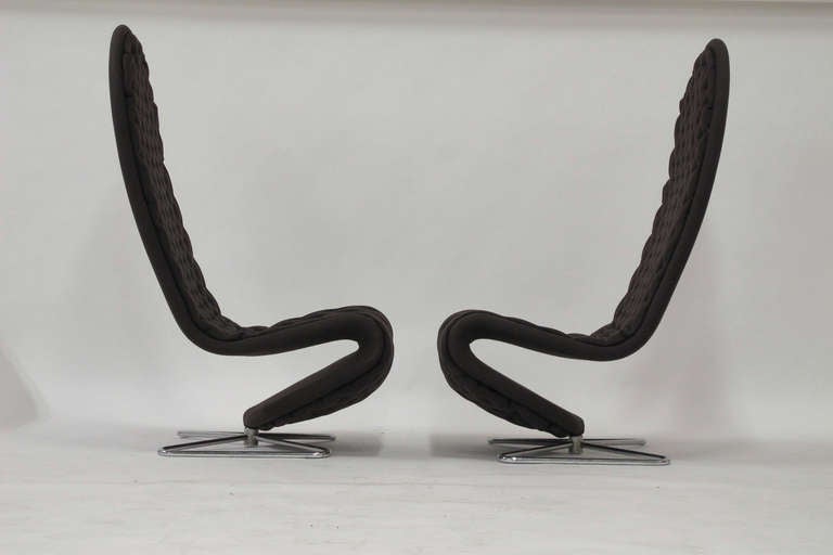 Verner Panton 1-2-3 System chairs in original dark grey wool fabric on chrome plated steel butterfly base, manufactured by Fritz Hansen, 1980.
