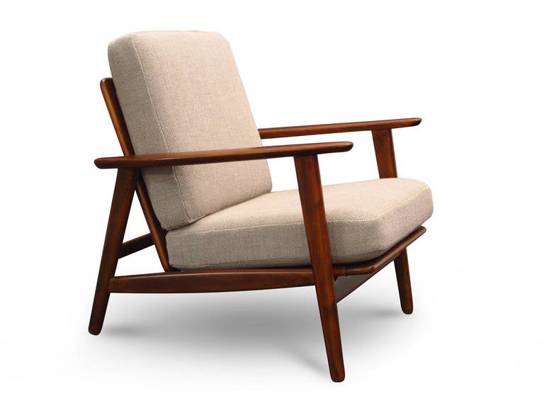 1950's reclining lounge chair designed by hans Wegner for Getama, Denmark. Stained beech wood frame with manual reclining function. Steel inner spring cushions, newly upholstered in Scandinavian wool textile.