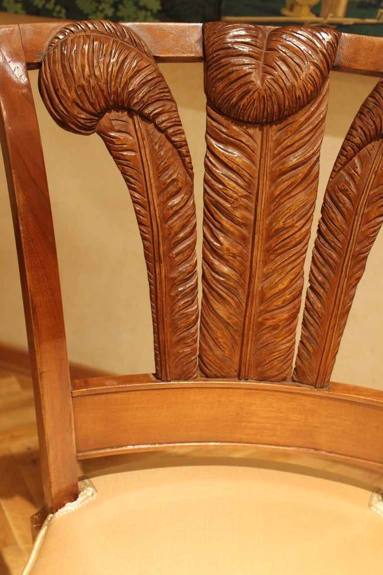 Pair of Italian Walnutwood Dining Chairs with Windsor Feathers and Peach Silk In Good Condition In Firenze, IT
