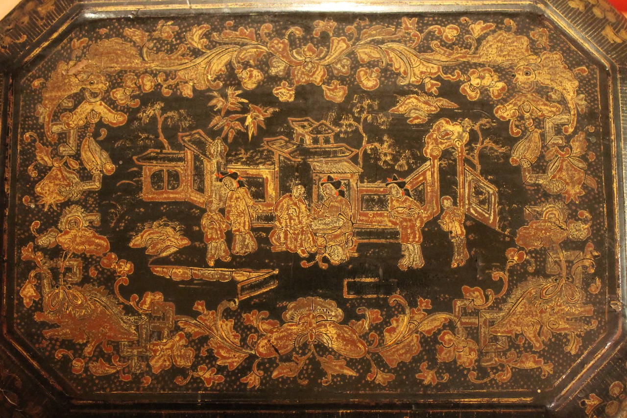 Cast Octagonal 19th Century French Chinoiserie Black, Gold and Red Lacquered Box