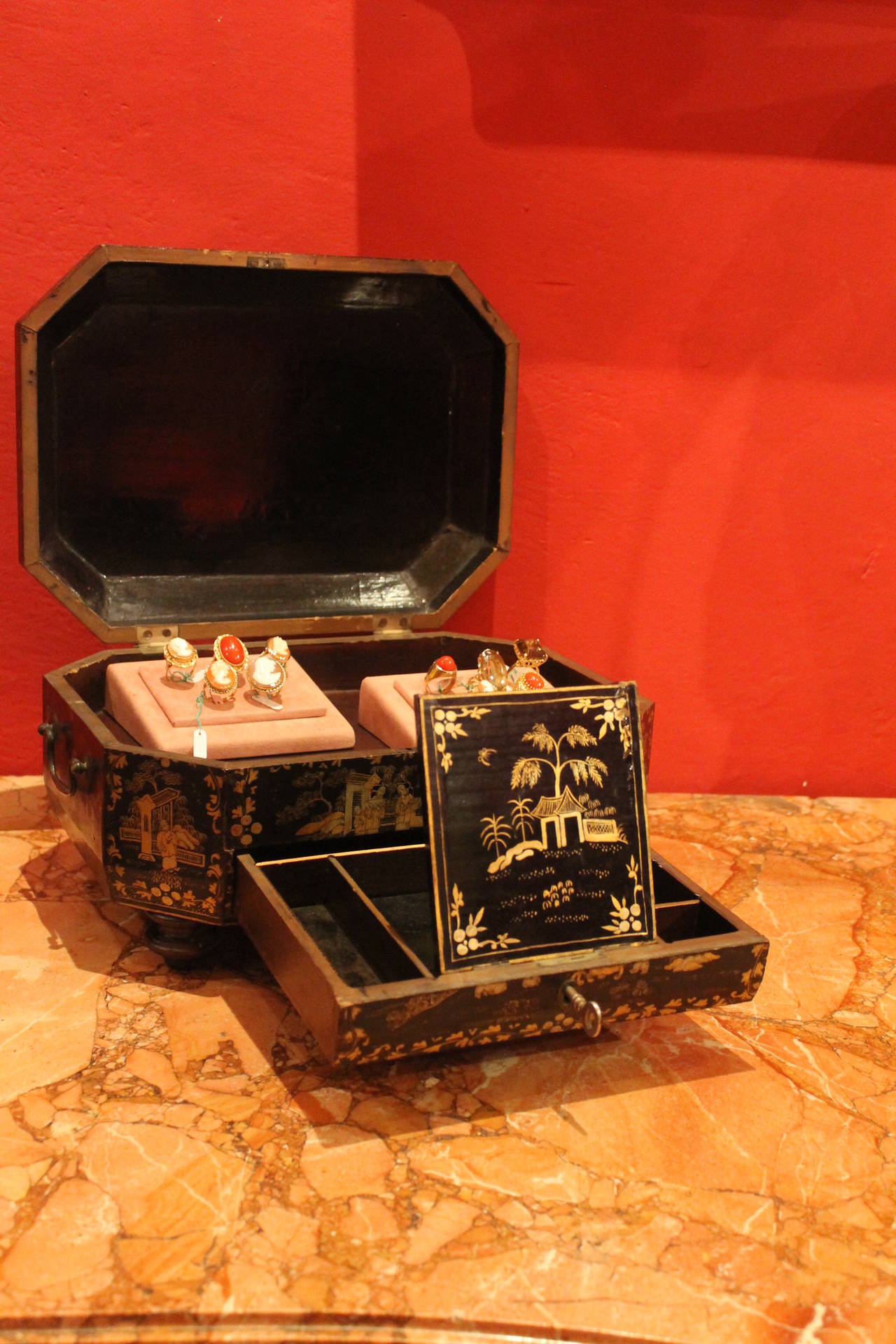 Bronze Octagonal 19th Century French Chinoiserie Black, Gold and Red Lacquered Box