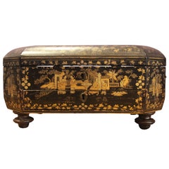 Octagonal 19th Century French Chinoiserie Black, Gold and Red Lacquered Box