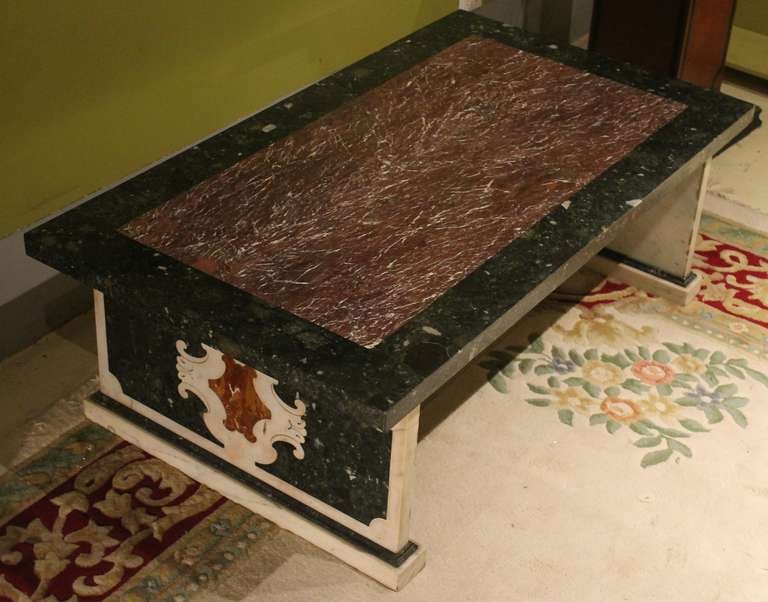 20th Century Italian Polychromed Rectangular Marble Coffee or Cocktail Table In Good Condition In Firenze, IT