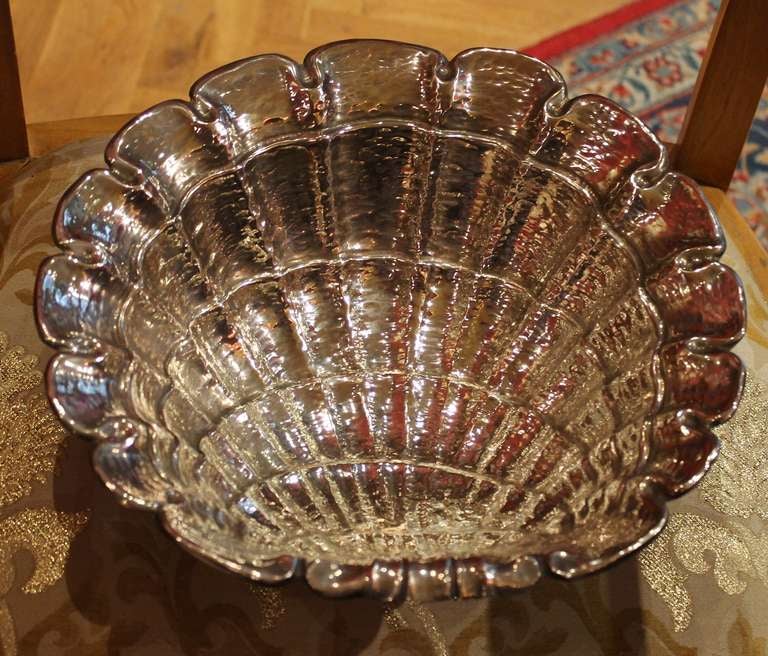 Florence, 1950’s
A beautiful and very large sculpted sterling silver scallop shell resting on three little shells by Brandimarte, Florence. A great serving bowl or a beautiful centerpiece. It can be functional, as a fruit bowl as well as