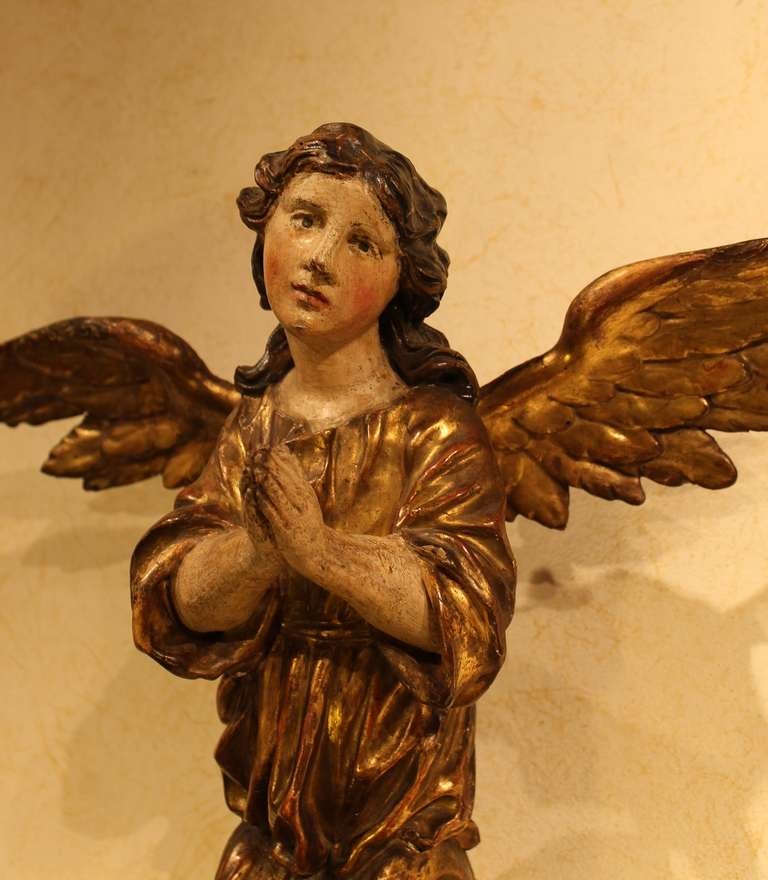 An Italian Wooden Pair Of Angels In Excellent Condition In Firenze, IT