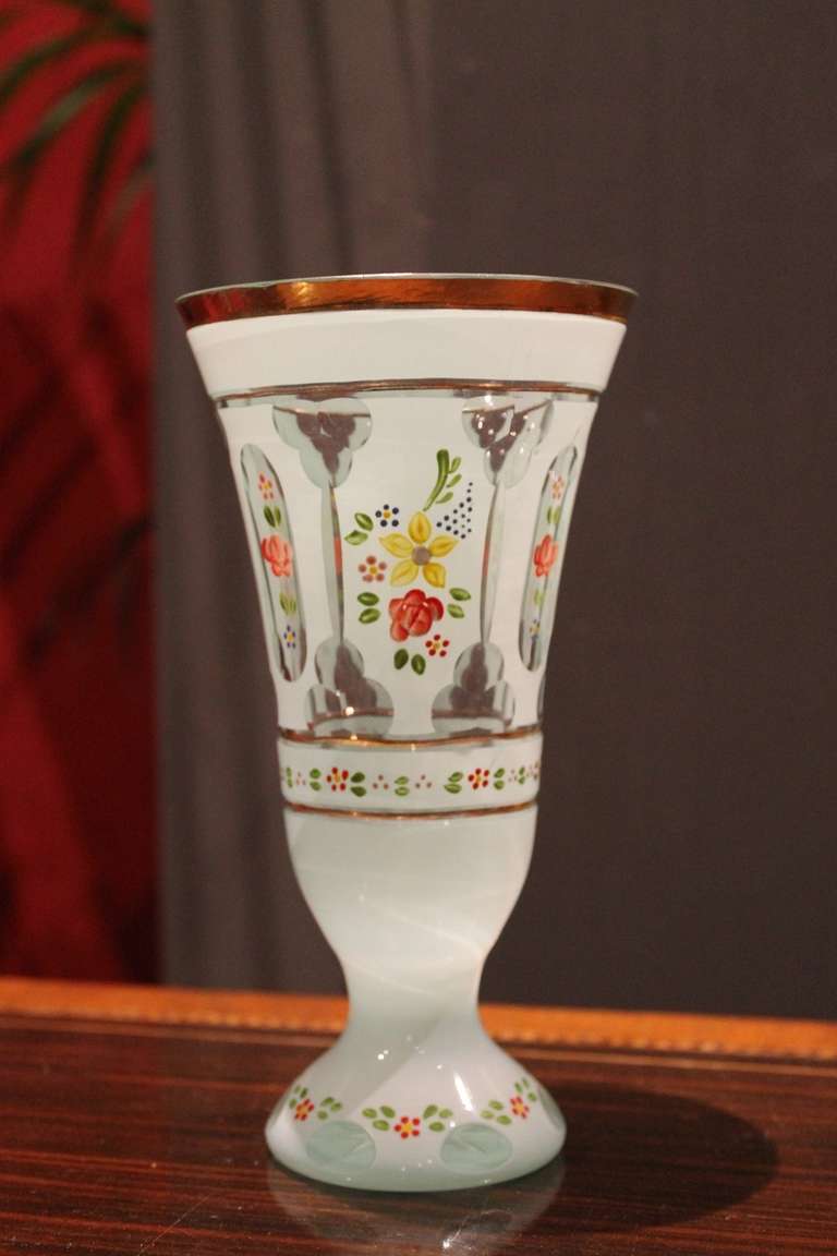 Doré Quatre verres de Bohème en cristal taillé, début du XXe siècle en vente