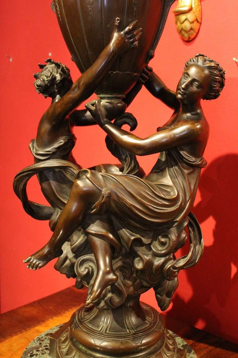 France, 20th century.
A superb quality bronze figure group centrepiece featuring two Venus holding a vase on a wonderful removable round green of the Alps marble base.
This is a wonderful one of a kind Art Nouveau high quality bronze