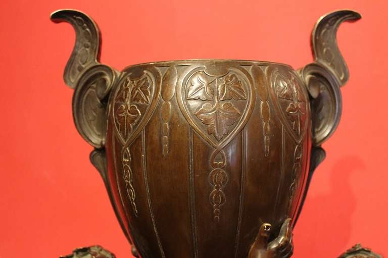 Art Nouveau Figure Bronze Sculpture Vase Centrepiece with Marble Base In Excellent Condition In Firenze, IT