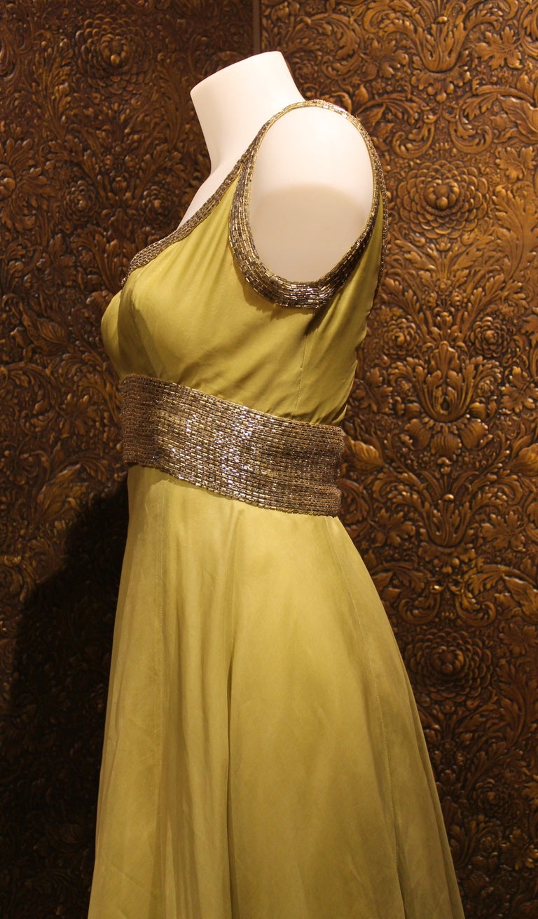 Mid-Century Modern Pierre Balmain - Robe haute couture en mousseline de soie verte avec perles travaillées à la main, années 1960 en vente