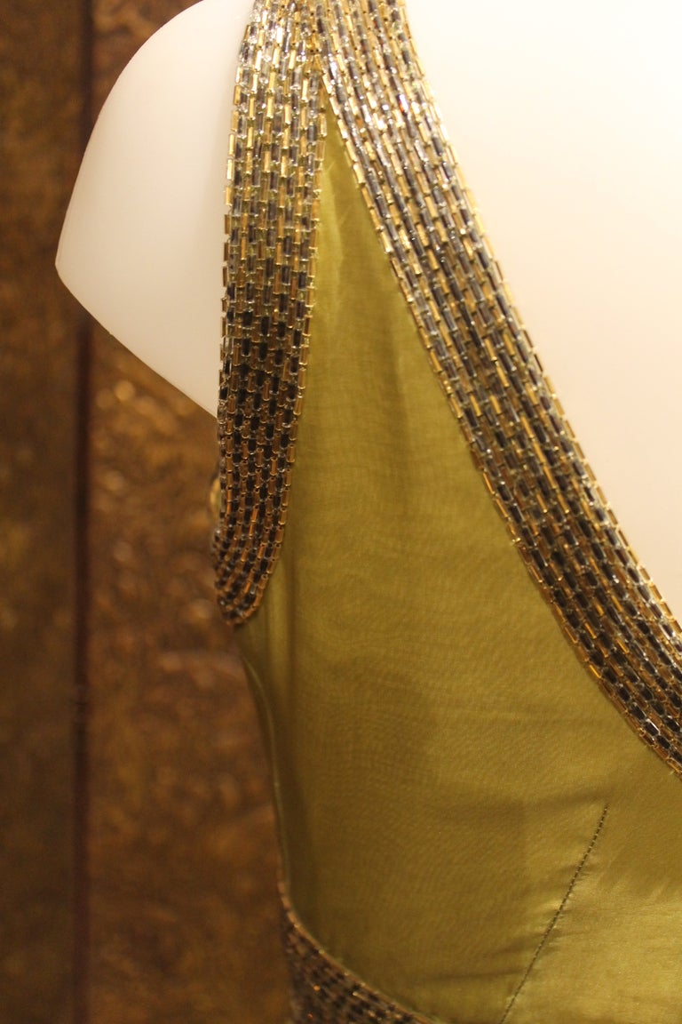1960er Jahre Haute Couture Pierre Balmain Grünes Seidenchiffonkleid mit Handperlenbesatz (Bestickt) im Angebot