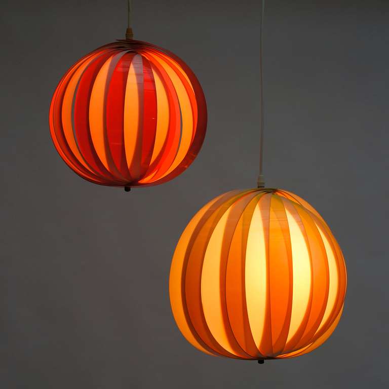 One of Two of 1970s Pendant Lamps In Good Condition For Sale In Antwerp, BE