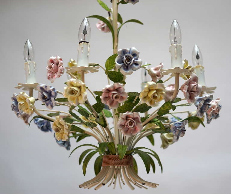 Italian Tole Chandelier with Porcelain Flowers In Good Condition In Antwerp, BE