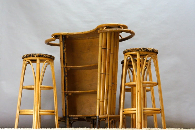 French 1950s Bamboo Bar with Three Stools In Good Condition In Antwerp, BE