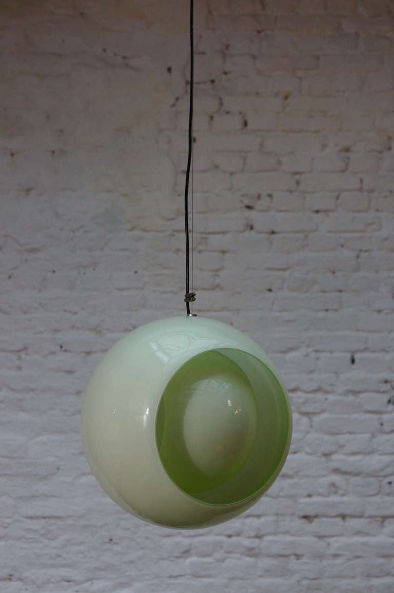 Pendant of two glass elements of Murano glass by Carlo Nason for AV Mazzega.
Diameter: 38 cm.