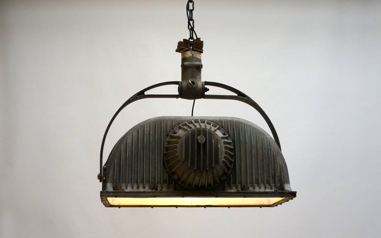 Large Industrial Ceiling Light Fixture In Good Condition In Antwerp, BE