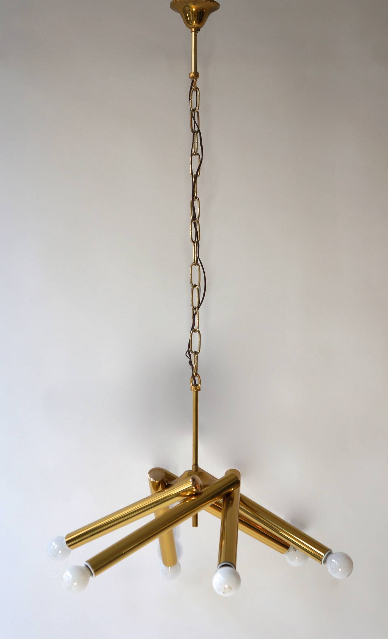 Beautiful brass six arms ceiling light.
Total height 100 cm.