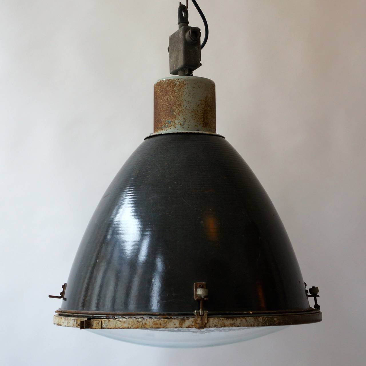Large French Industrial Pendant Light In Excellent Condition In Antwerp, BE