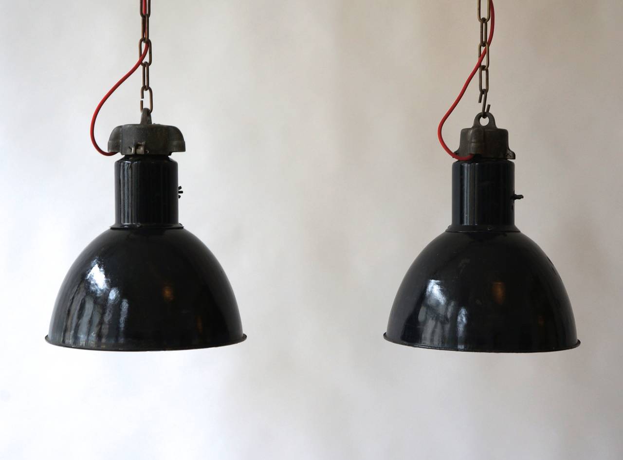 A pair of black enameled Industrial pendants.
These pendants have an incredible patina and an amazing Silhouette.
Enameled metal and porcelain.