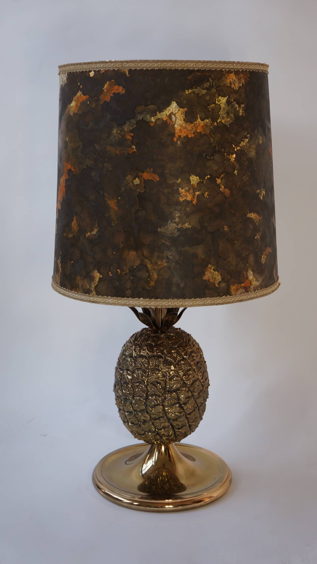 large pineapple lamp